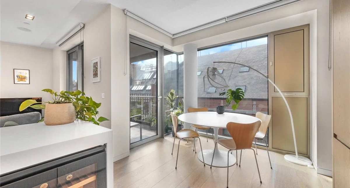 Flat Pearson Square in City of Westminster