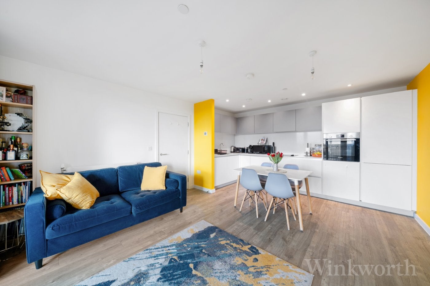 Flat Goodwood Road in Greater London