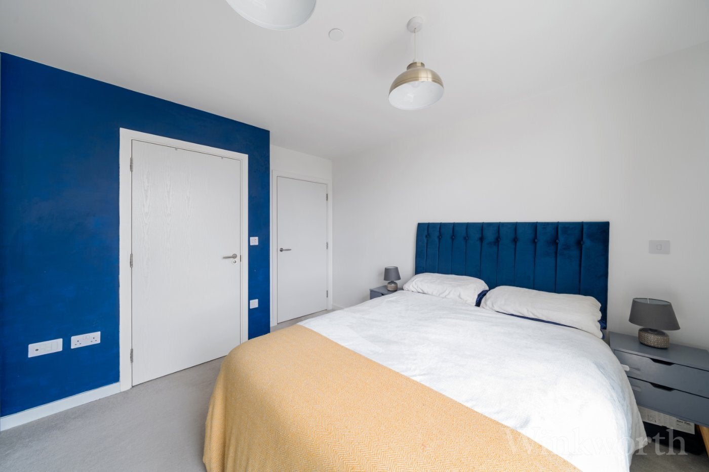 Flat Goodwood Road in Greater London