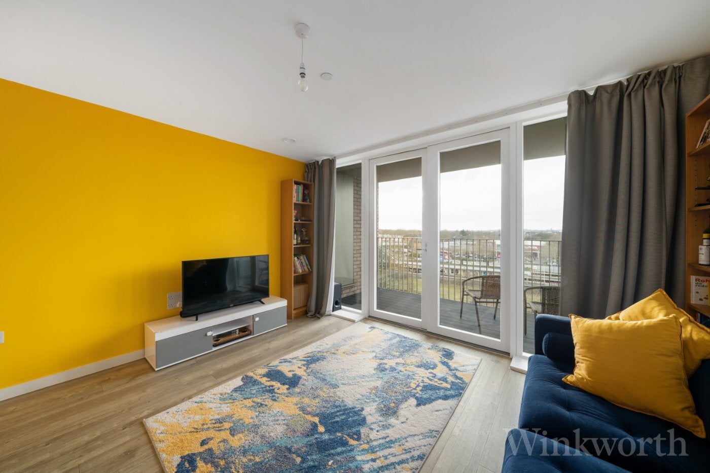 Flat Goodwood Road in Greater London