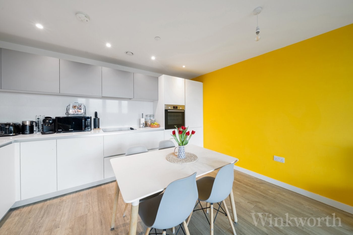 Flat Goodwood Road in Greater London