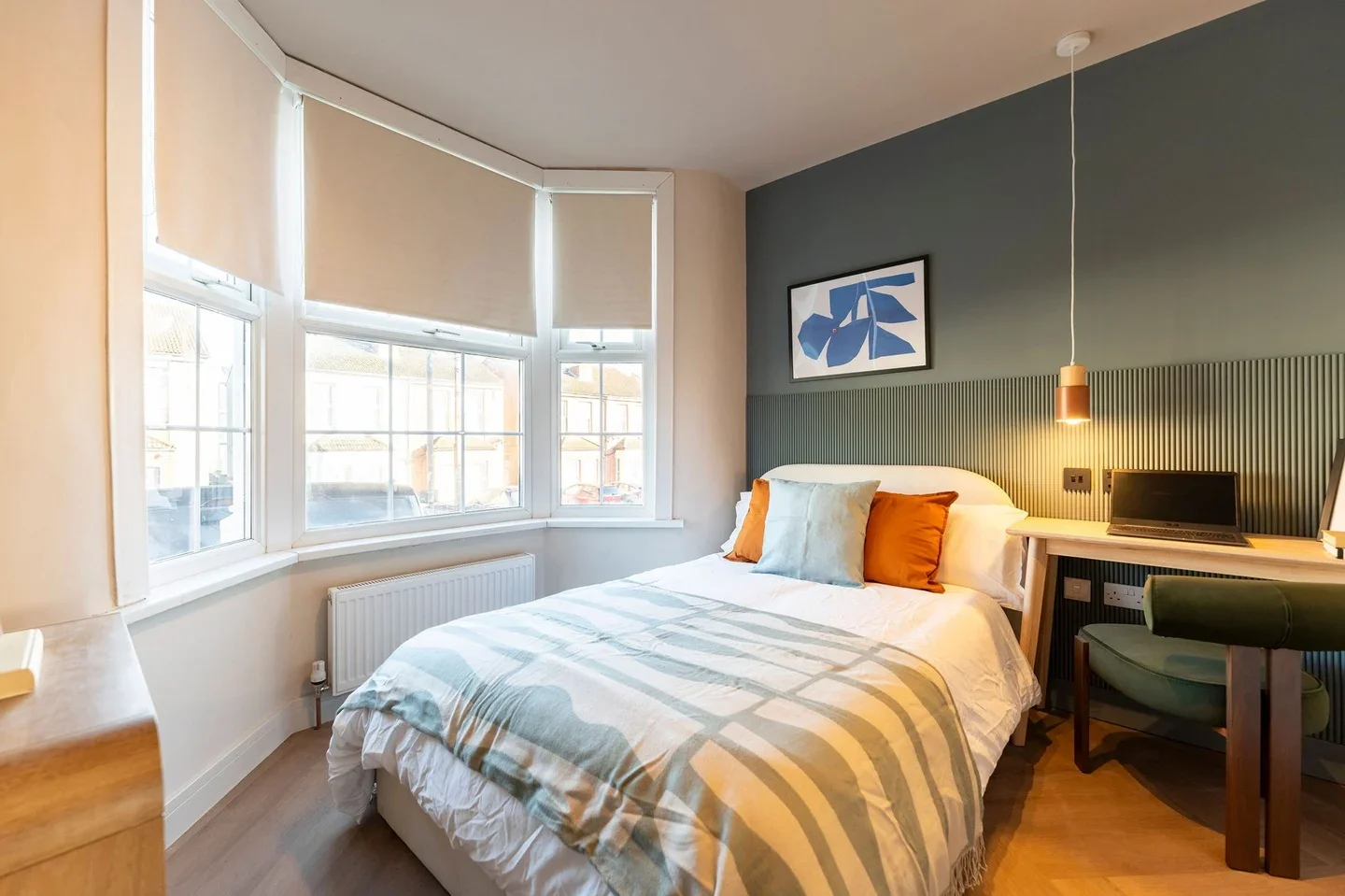 Room Hughenden Road in High Wycombe