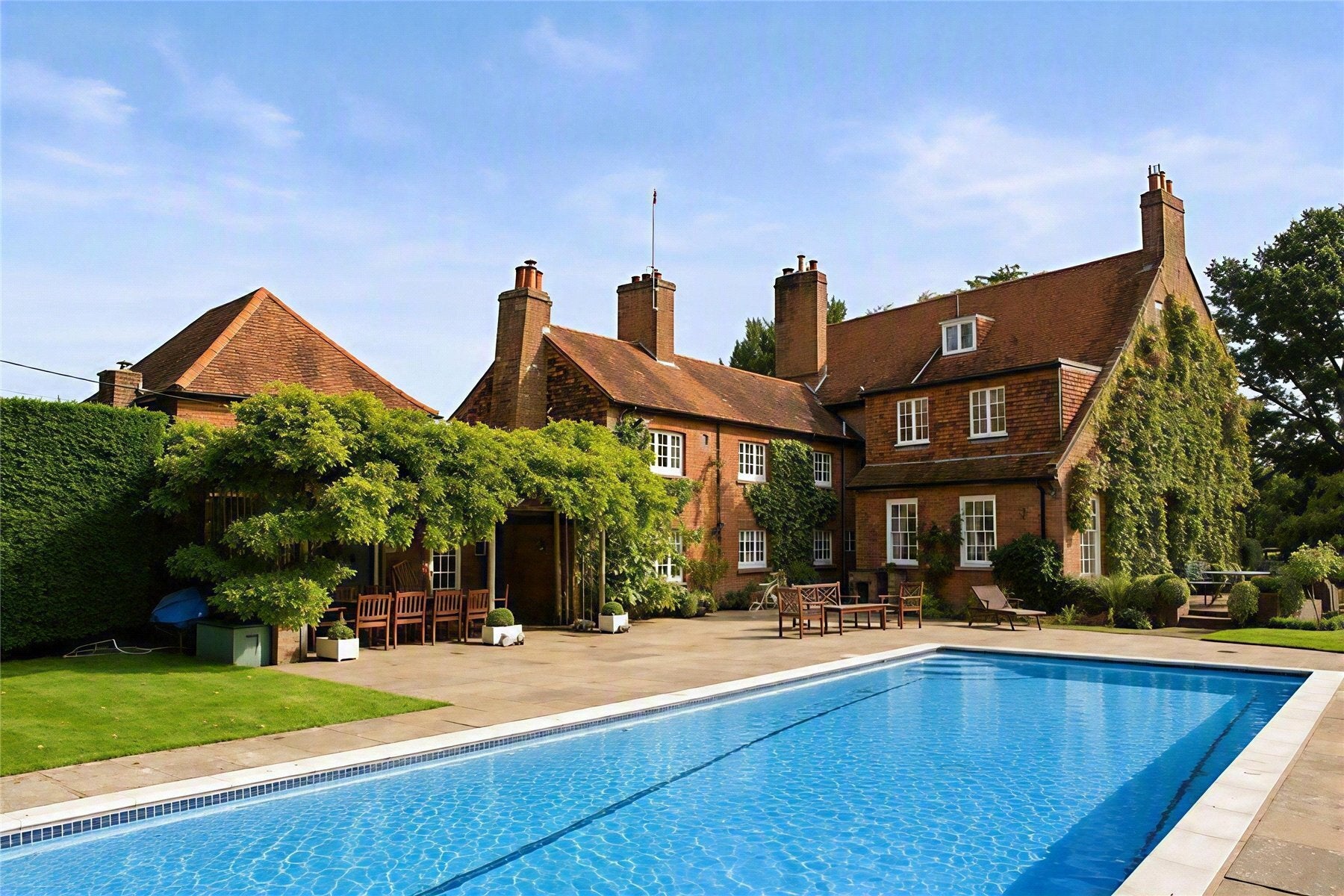 House Elvedon Road in Elmbridge