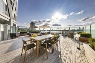 Flat Newfoundland Place in Greater London