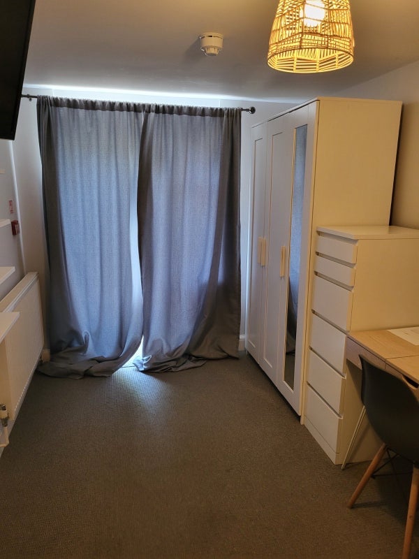 Room Haymoor Road in Poole