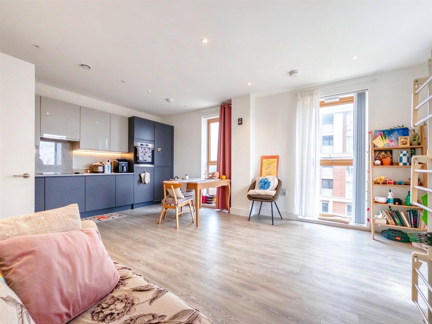 Flat Harrow Manorway in London