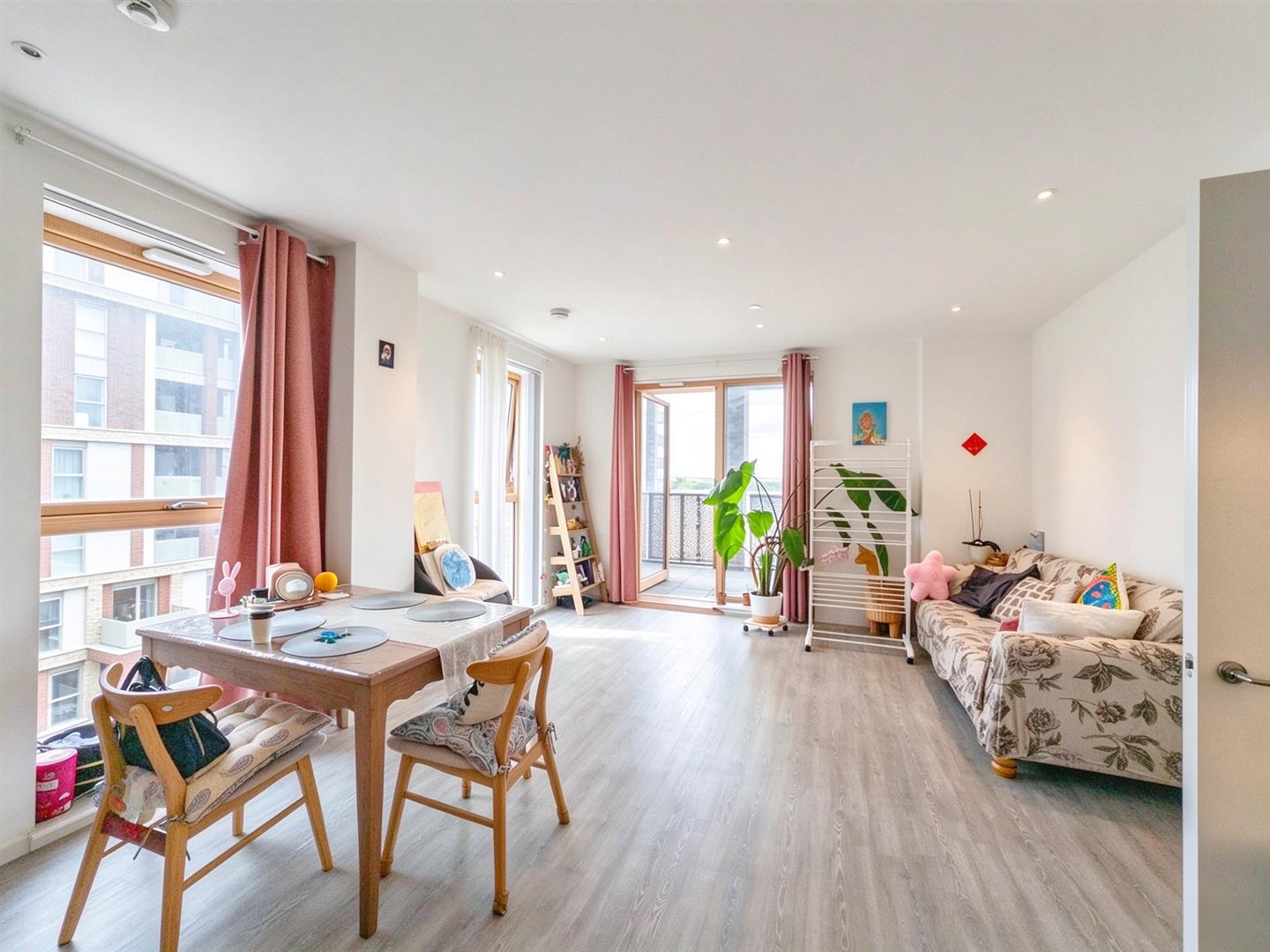 Flat Harrow Manorway in London