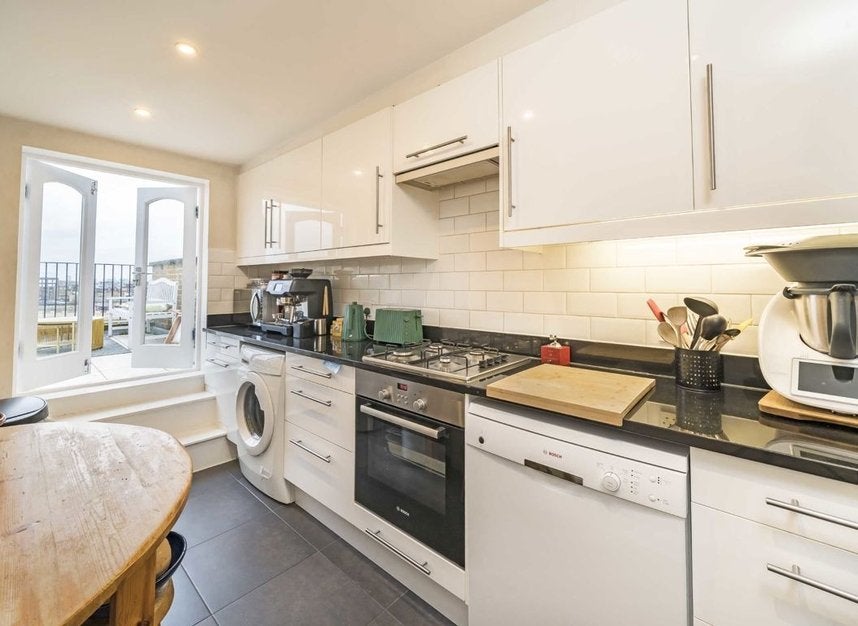 Flat Philbeach Gardens in Greater London