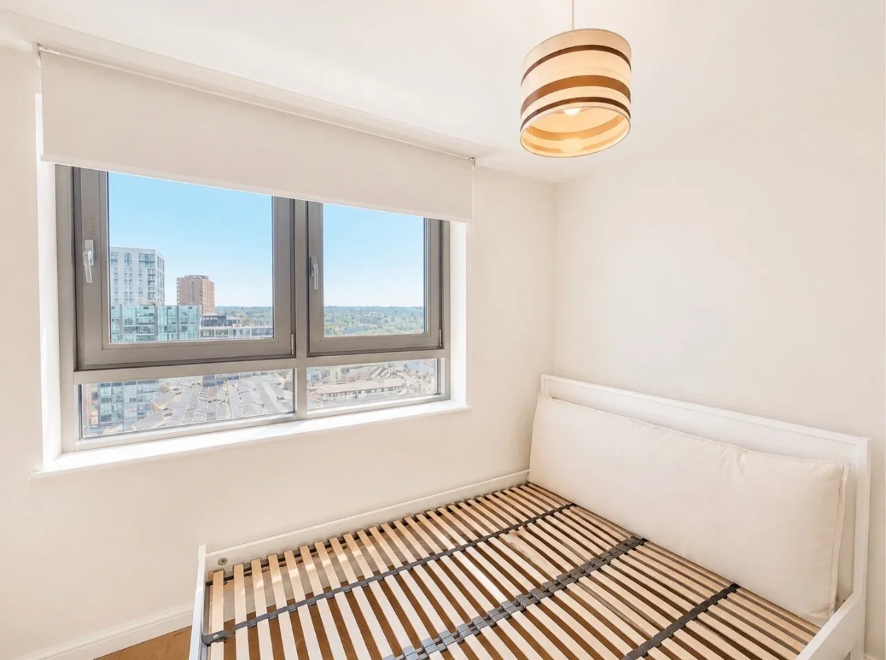Flat Throwley Way in Greater London