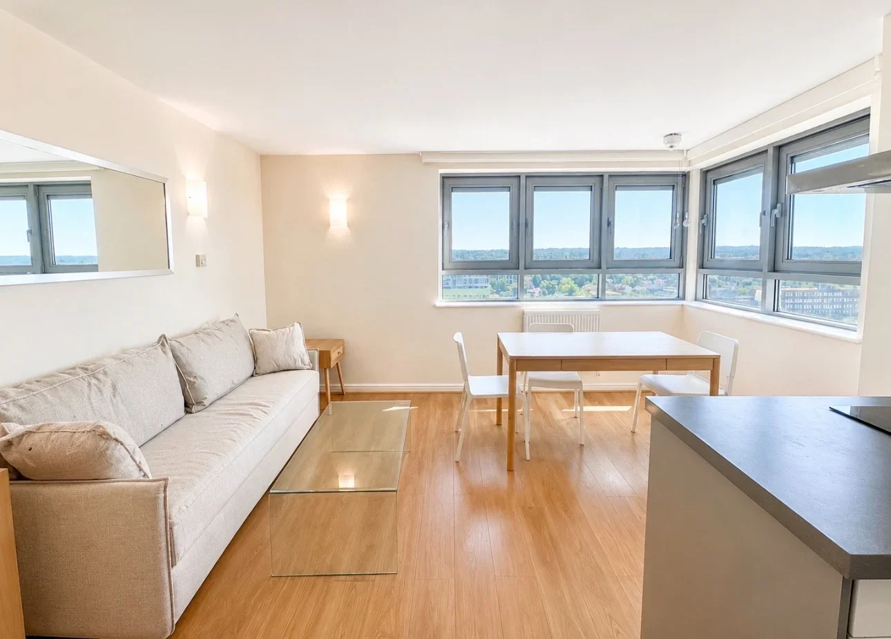 Flat Throwley Way in Greater London