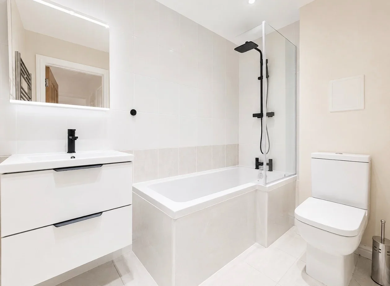 Flat Throwley Way in Greater London