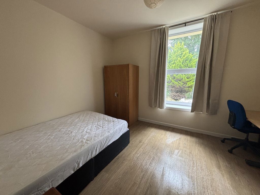 Room St Mary Place in Dundee