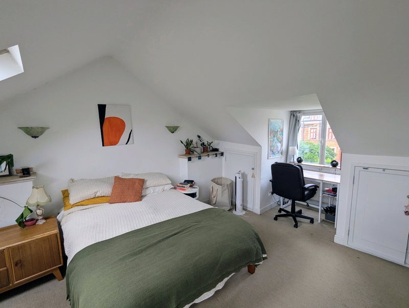 Room Graham Road in Greater London