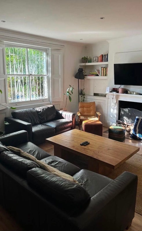 Room Graham Road in Greater London