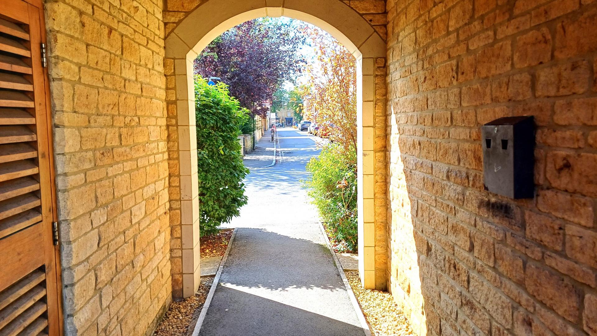 Flat Coachman's Court in Cotswold District
