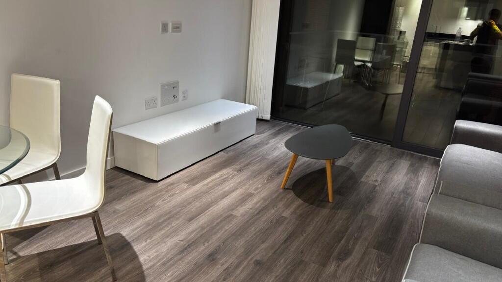 Flat Canter Way in Greater London
