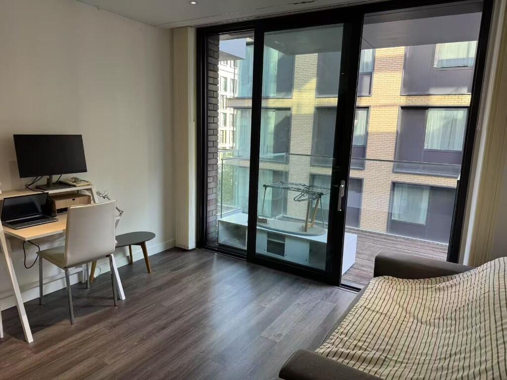 Flat Canter Way in Greater London