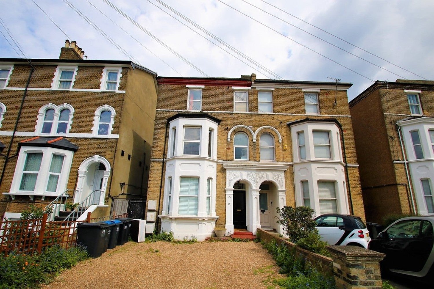 Flat Clyde Road in Greater London
