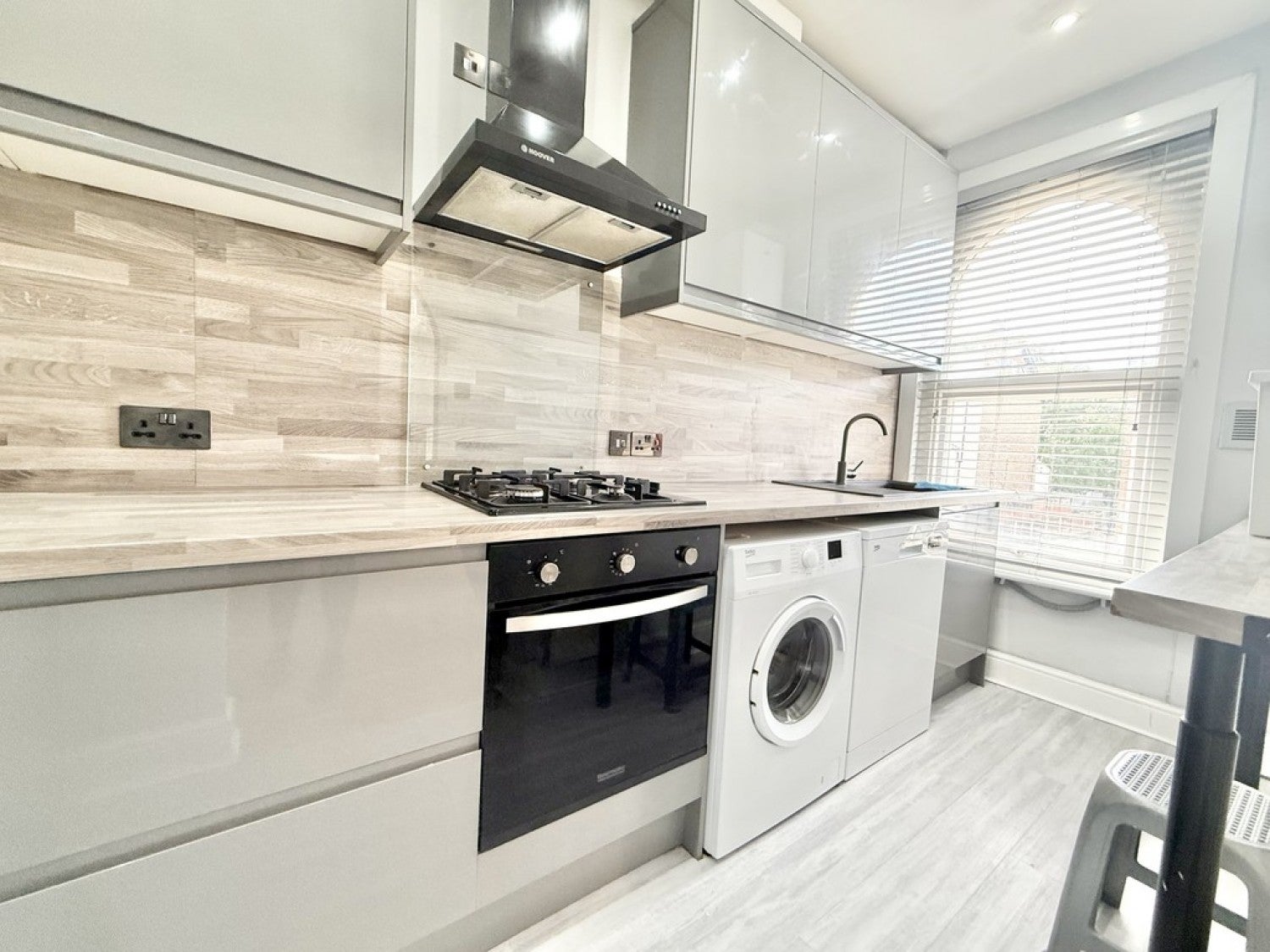 Flat Clyde Road in Greater London