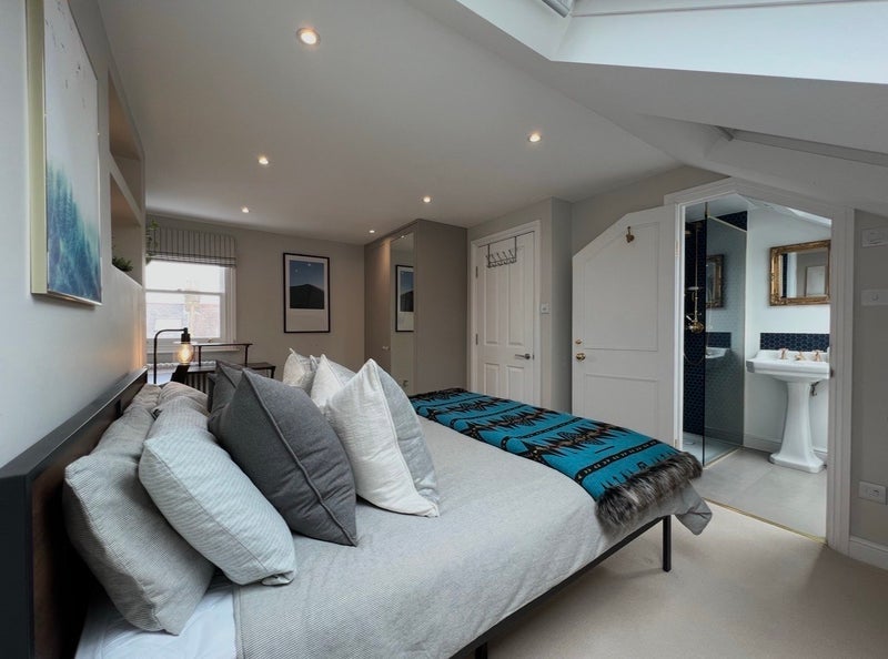 Room Stormont Road in Greater London