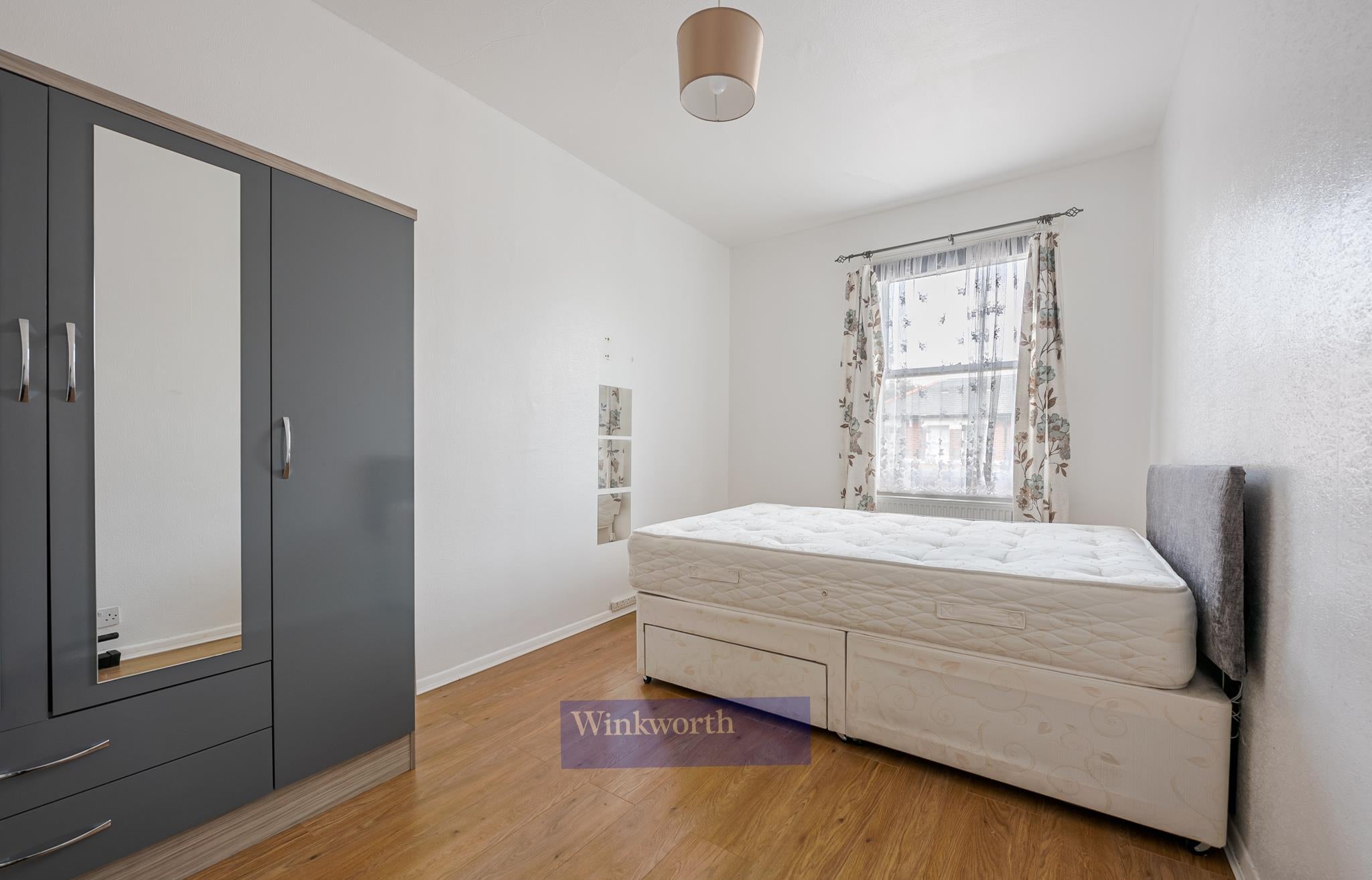 Flat Lilford Road in Greater London