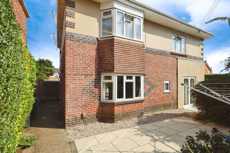 Flat Ripon Road in Bournemouth