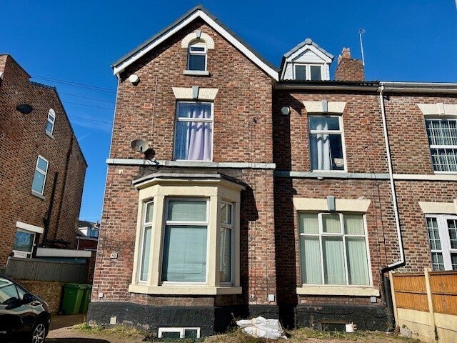 Flat Carlton Road in Birkenhead