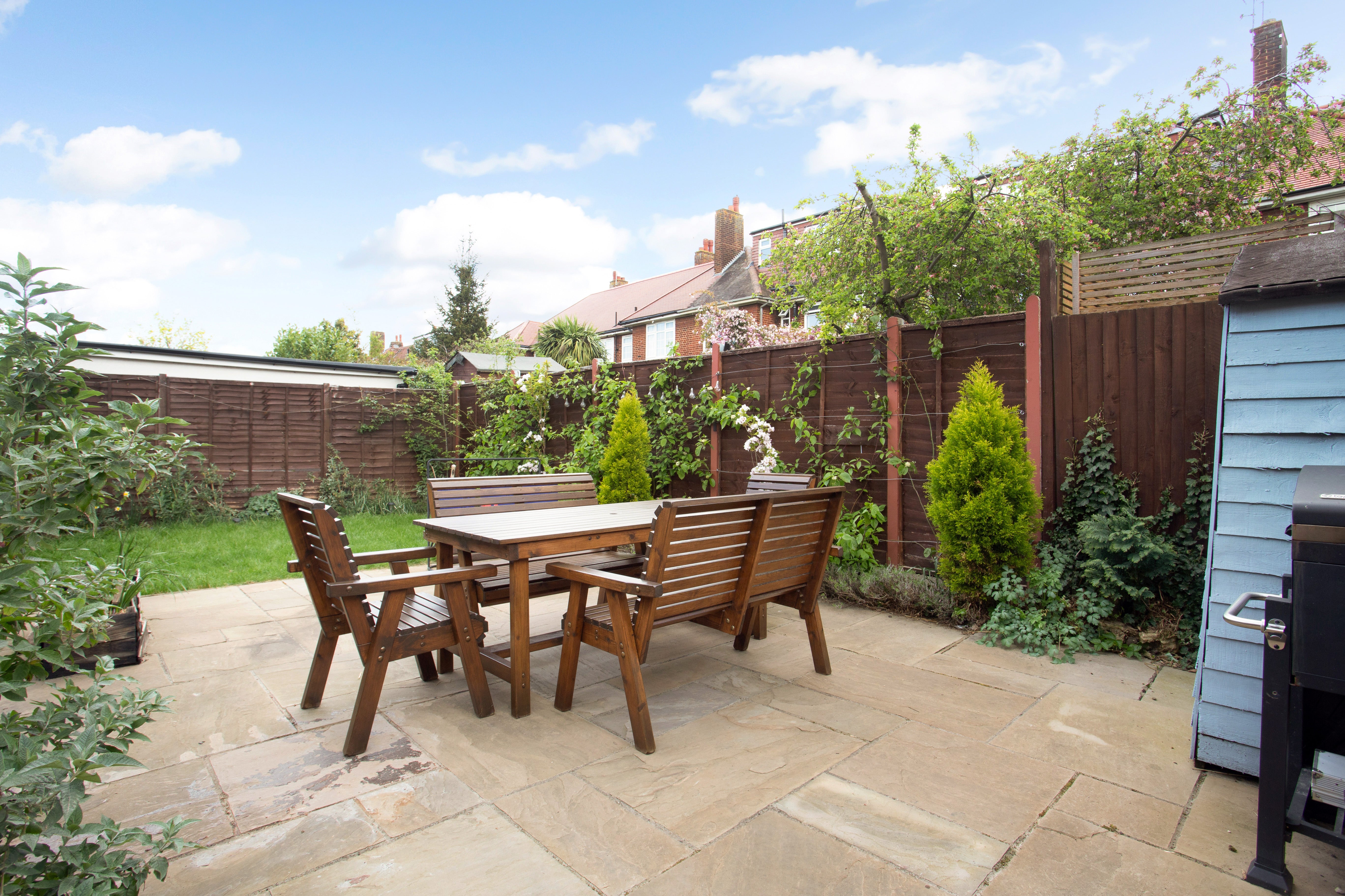 Flat Fieldview in Greater London
