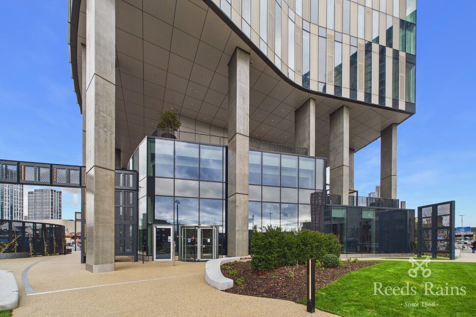 Flat Trinity Way in Manchester