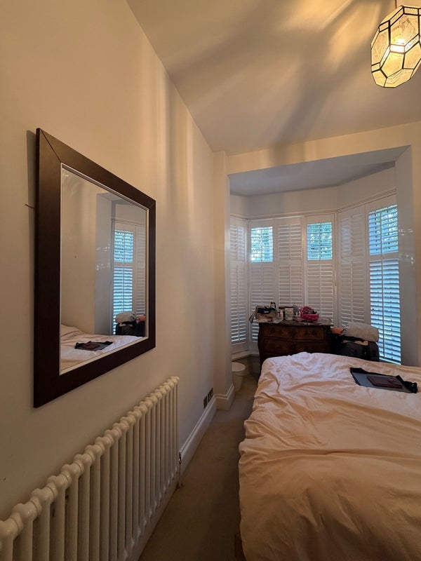 Room Grantham Road in Greater London