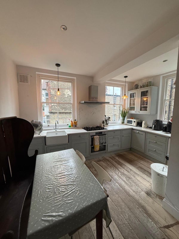 Room Grantham Road in Greater London