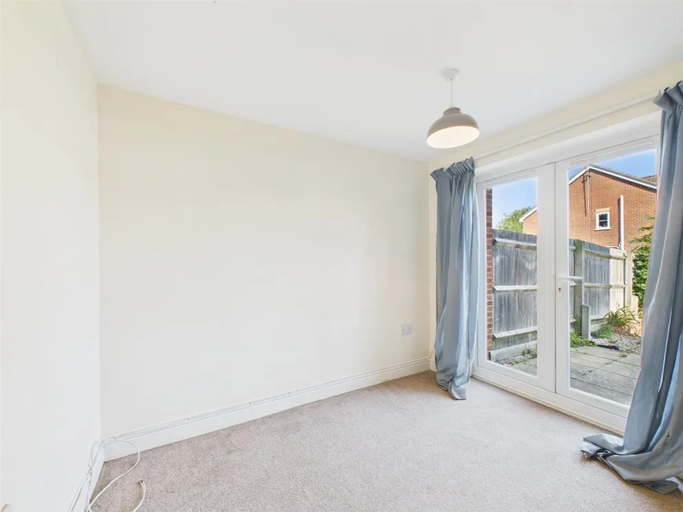 House Davies Close in Harborough