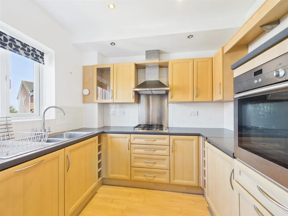 House Davies Close in Harborough