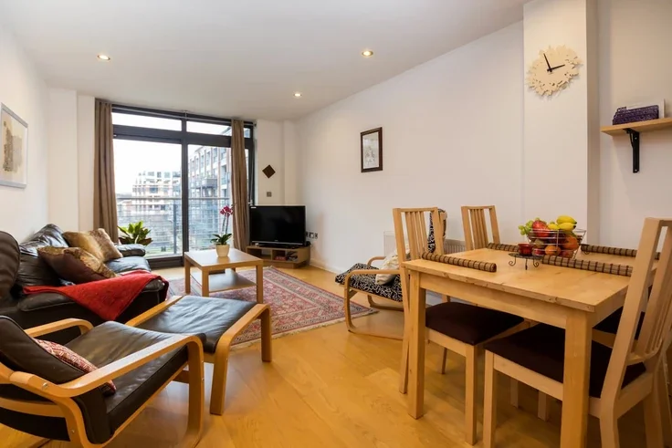 Flat Larden Road in Greater London