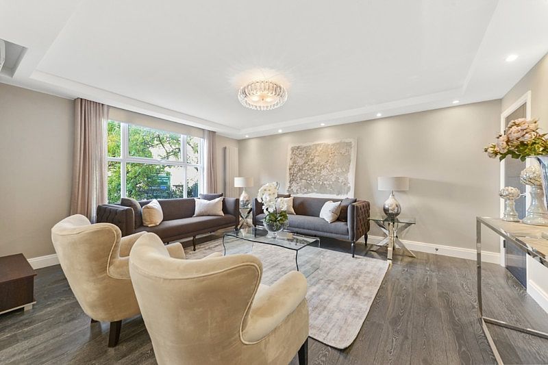 Flat Boydell Court in Greater London