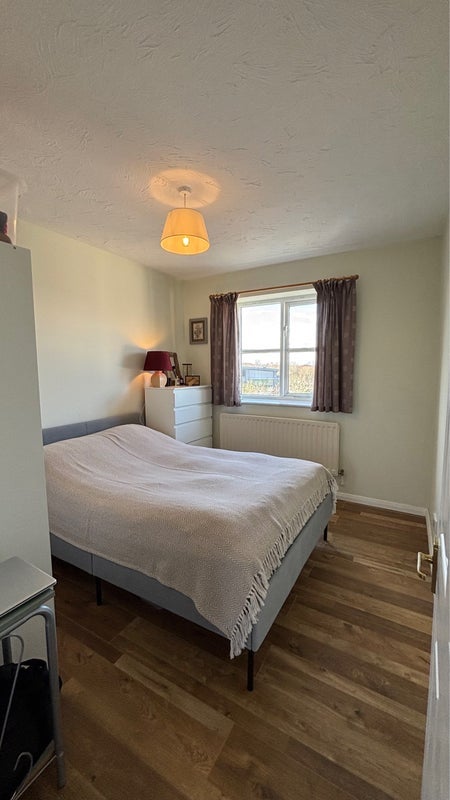 Room Cobham Close in Slough