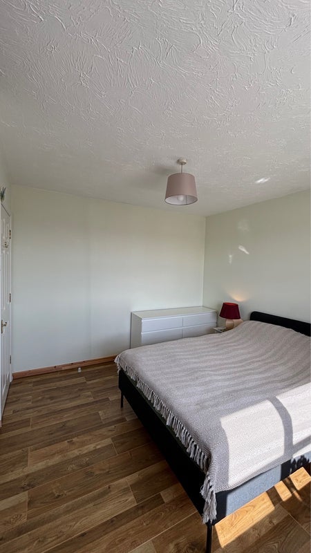Room Cobham Close in Slough