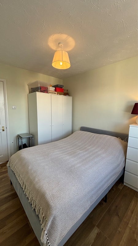 Room Cobham Close in Slough