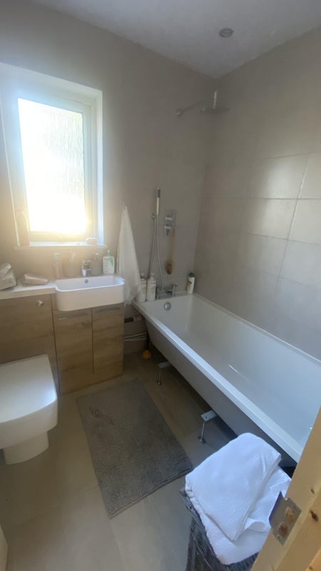 Room Bogwood Road in Mayfield