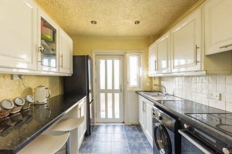 Room Bogwood Road in Mayfield