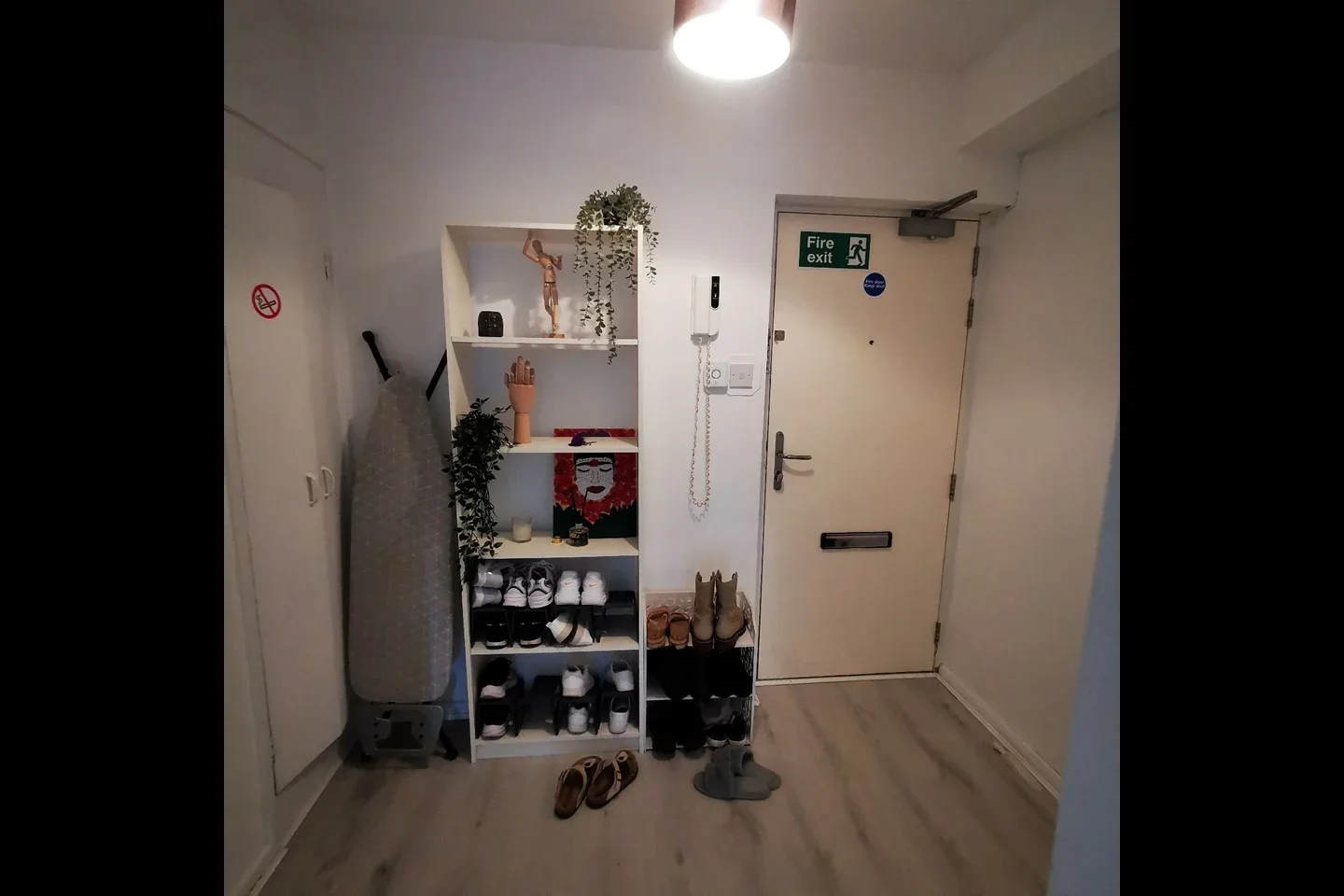 Flat Meadcroft Road in Greater London
