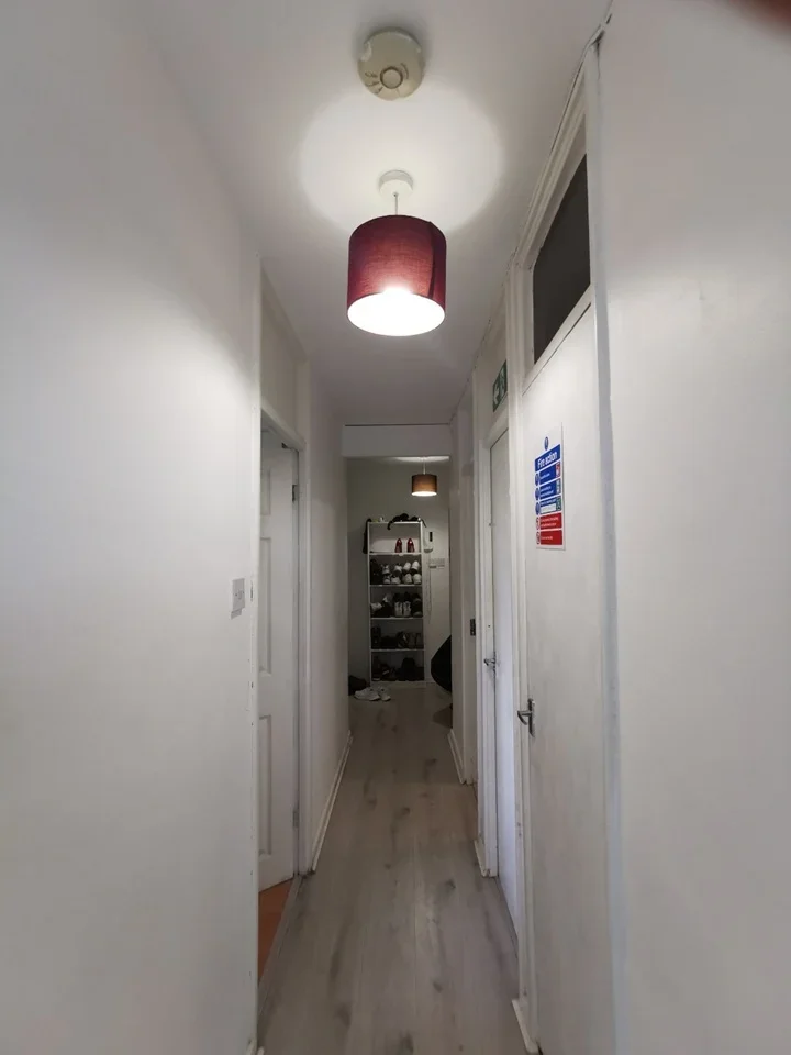 Flat Meadcroft Road in Greater London