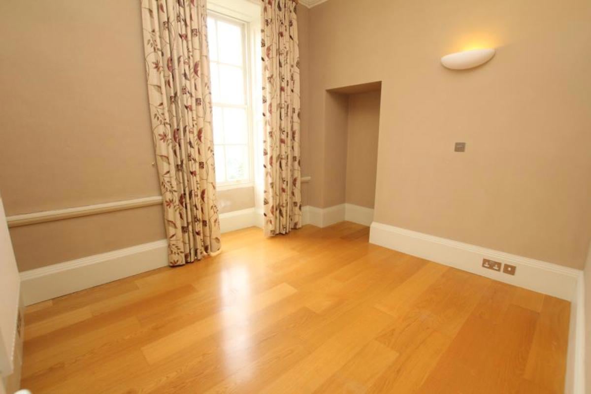 Flat Parnell Road in Clevedon