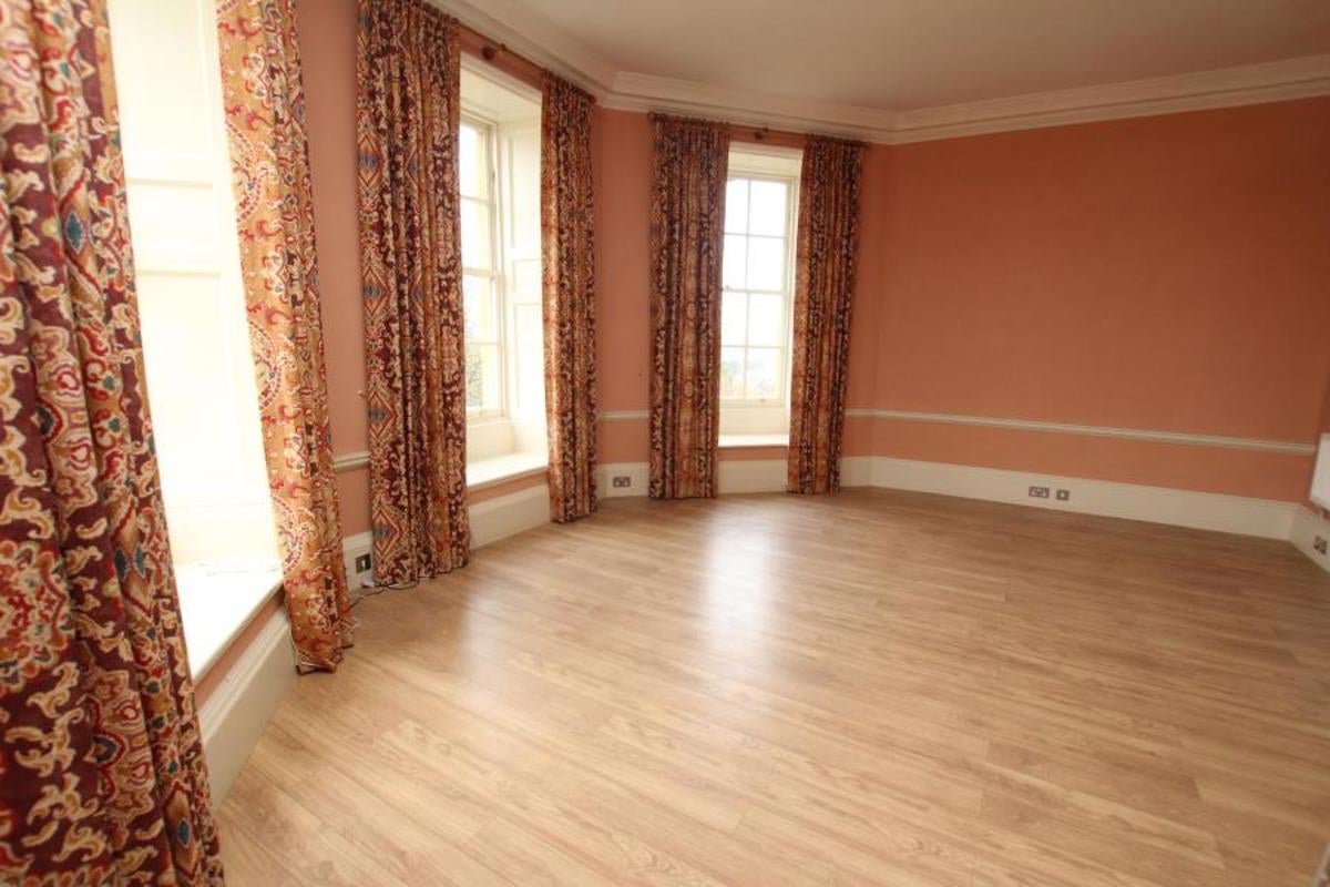 Flat Parnell Road in Clevedon