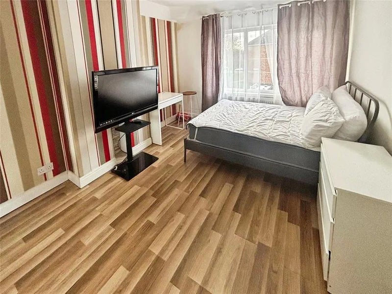 Room Aikman Avenue in Leicester