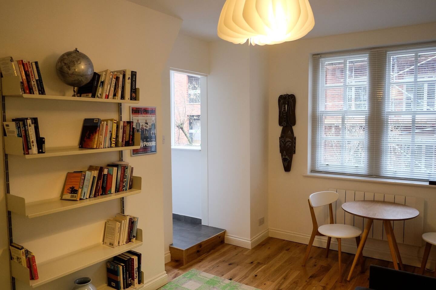 Flat Sandwich Street in Greater London