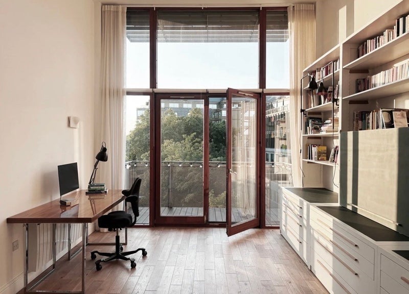 Flat Adler Street in Greater London