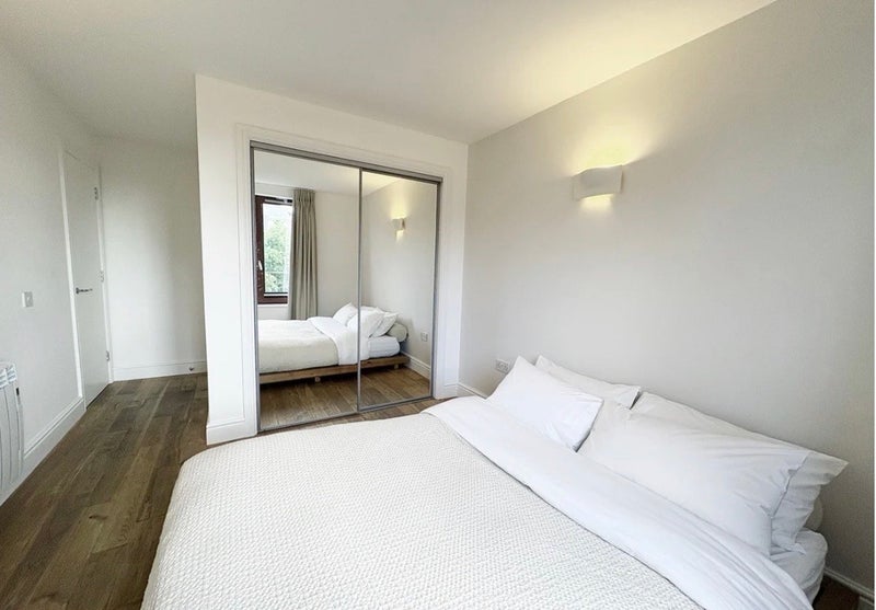 Flat Adler Street in Greater London
