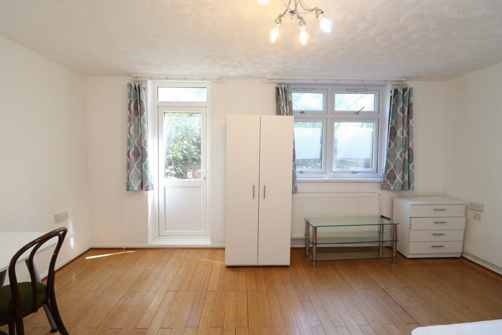 Room Globe Road in Greater London