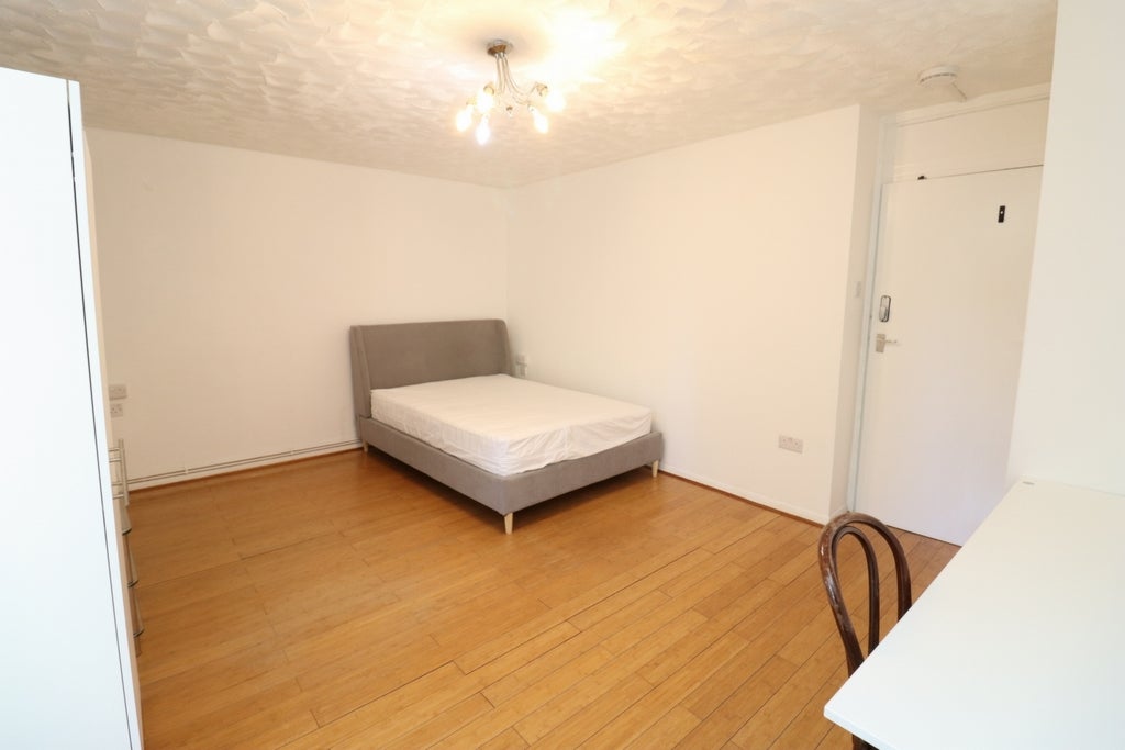 Room Globe Road in Greater London